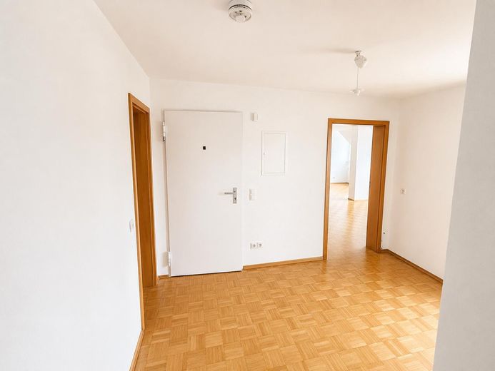 Frisch renovierte 2-Zimmerwohnung mit Dachterrasse im Frankenberger Viertel – Eingangsbereich