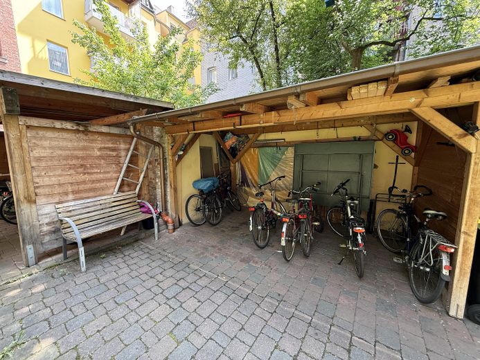 Immediate occupancy available: beautiful, renovated 3-room apartment in a great location! – Fahrradabstellplatz