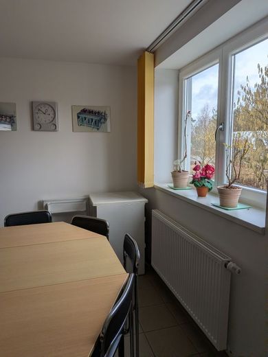 Produktions- und Lagerhalle zu vermieten – Pausenraum