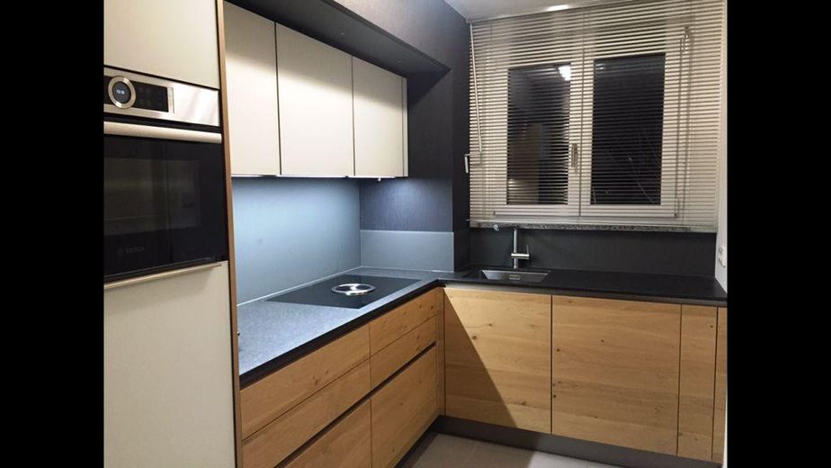 Sehr gepflegtes und hochwertig möbliertes Penthouse – provisionsfrei -  Dachgarten, Tiefgarage – Küche