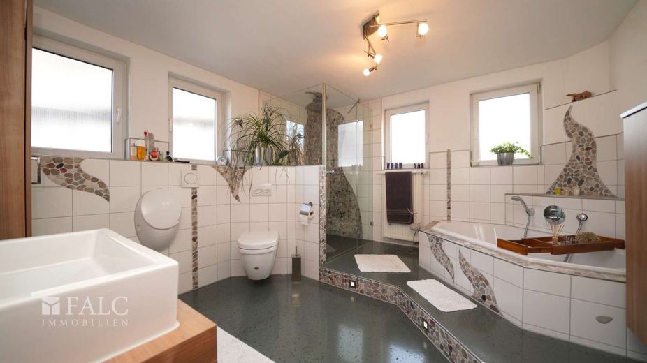 Mit Charme, Scheune und XXL - Bauplatz - FALC Immobilien Heilbronn – Badeoase