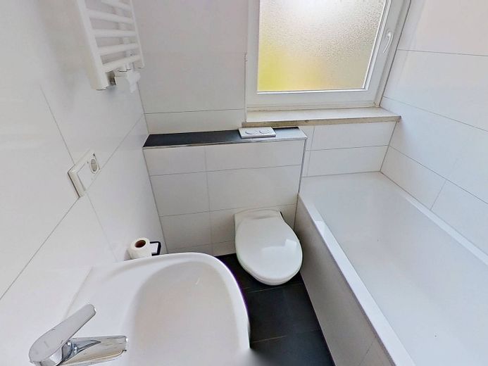Modern 3-room apartment with BALCONY and plenty of space – Bad