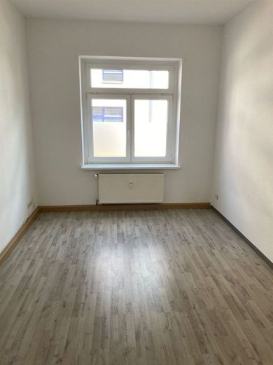 Großzügige 2-Zimmer mit Laminat, Dusche und Terrasse in ruhiger Lage! – PHOTO-2022-08-25-15-00-55
