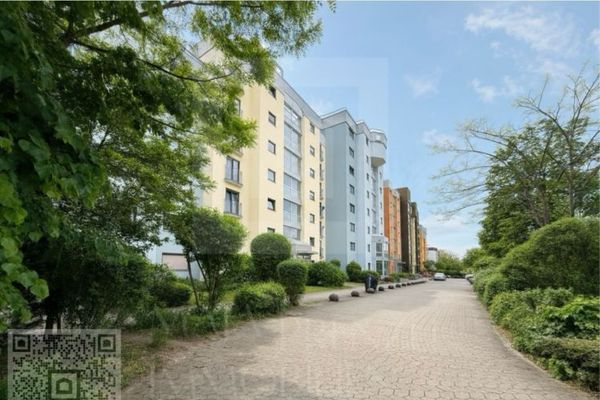 Piso de 2 habitaciones alquilado con balcón y plaza de aparcamiento en Núremberg/Wetzendorf