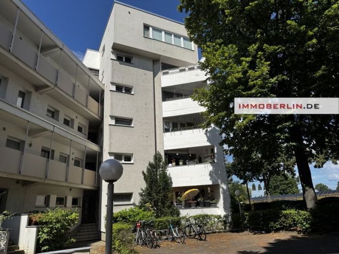 IMMOBERLIN.DE - Wasserblick! Adrette Dachgeschosswohnung mit Westterrasse in gefragter Lage – Foto 1