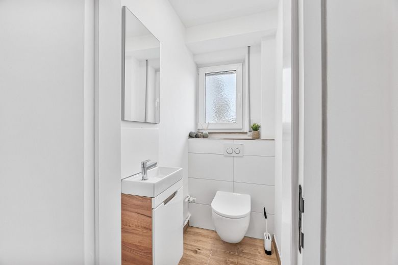 Bez prowizji: Nowoczesne mieszkanie blisko Starego Miasta – 3 pokoje, nowa kuchnia, 2 balkony i miejsce w garażu podziemnym – WC