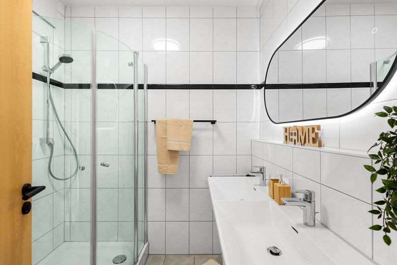 2 odalı, konforlu yaşam için - Modernize edilmiş kat mülkiyetli daire hemen taşınmaya hazır – Duschbad