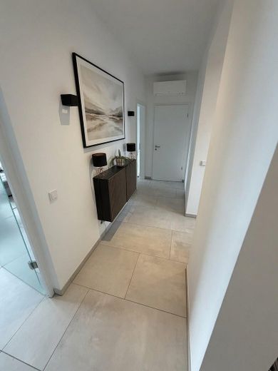 Luxus-Penthouse mit A+ Energiebilanz, Klimaanlage & Restgewährleistung bis 2027 – Flur