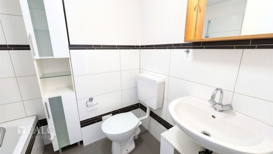 Mitten in der Stadt, direkt im Grünen - gepflegte 2-Zimmer-Wohnung mit besonderem Ausblick – Badezimmer