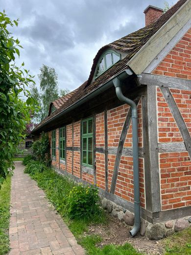 21 Hektar Paradies – Häuser, edle Nebengebäude, Acker, Wiesen, Wald und Wasser – Foto 4