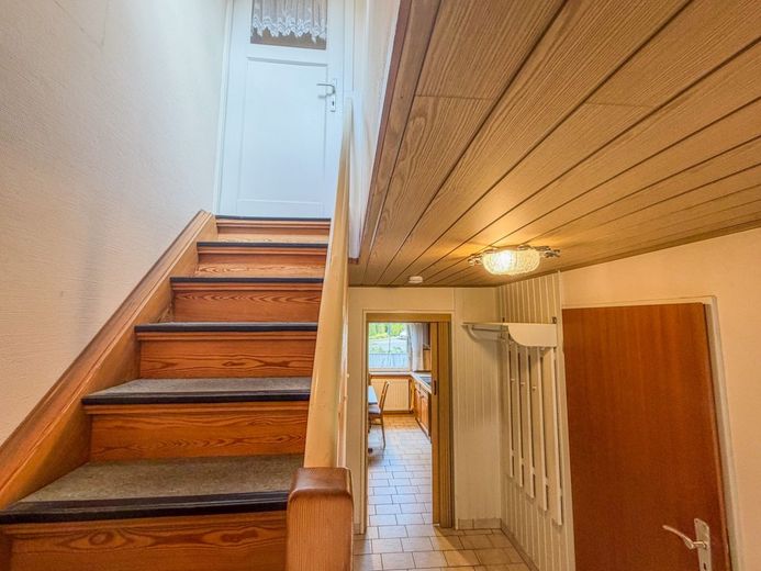 Einfamilienhaus in Rellingen - vor den Toren Hamburgs – Aufgang in das Obergeschoss