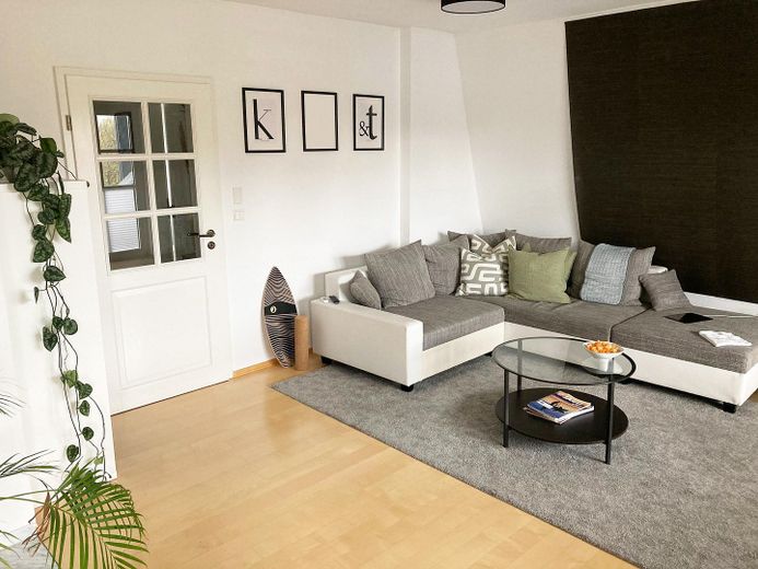 Beautiful Unfurnished Designer Apartment – Wohnzimmer