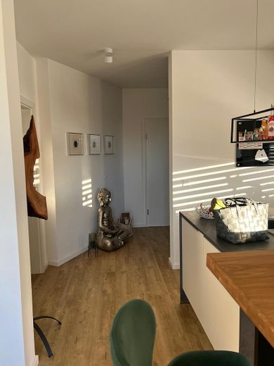 Exklusive 2,5 Zimmer Wohnung mit Aufzug, Niedrigenergiehaus mit PV Mieterstrom – Eingangsbereich