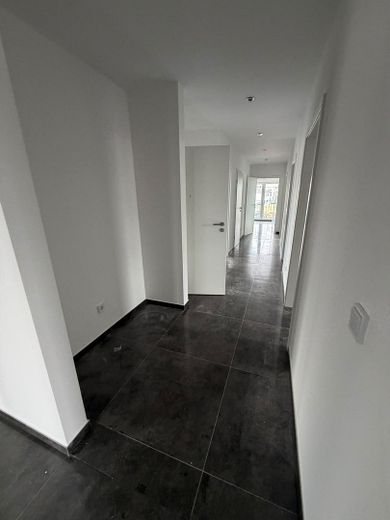 Großzügige 5-Zimmer-Neubauwohnung mit Einbauküche, Balkon und Stellplatz in Rodenbach – Foto 12