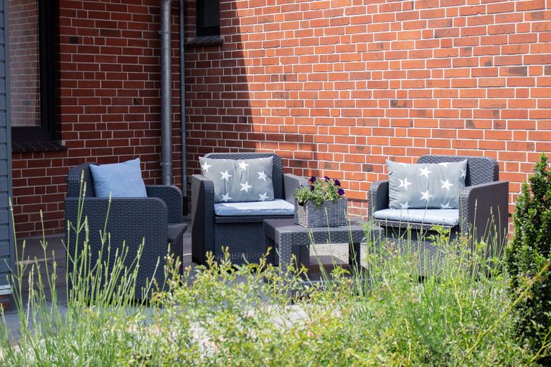 Terrasse Ost Whg EG Haus links