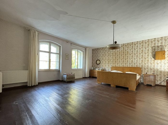 Idyllische Villa/Mehrfamilienhaus in grünem Erholungsort (Harz) - mit Ausbau-/Investmentpotential – Schlafzimmer 2. OG Westen