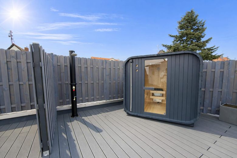 Wellnessbereich + Dusche