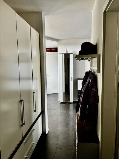 Casa moderna con un gran jardín – Flur