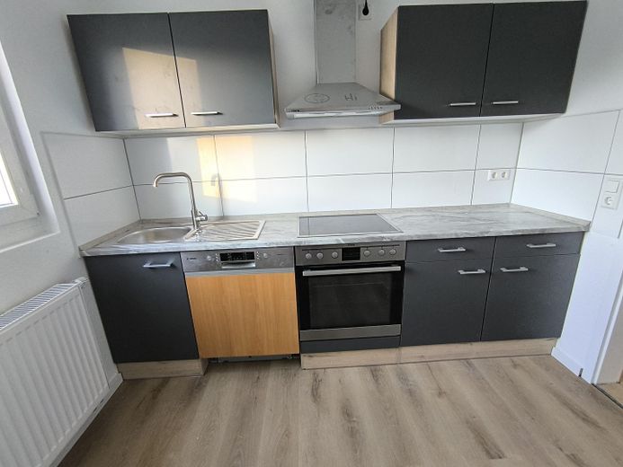 Ihr neues Zuhause: 3 Zimmer, frisch kernsaniert, modern & absolut ruhig gelegen! – Einbauküche