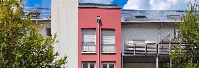 Frisch renovierte 2-Zimmer-Traumwohnung (Effizienzklasse A!), 2 Stellplätze - provisionsfrei! – Außenansicht