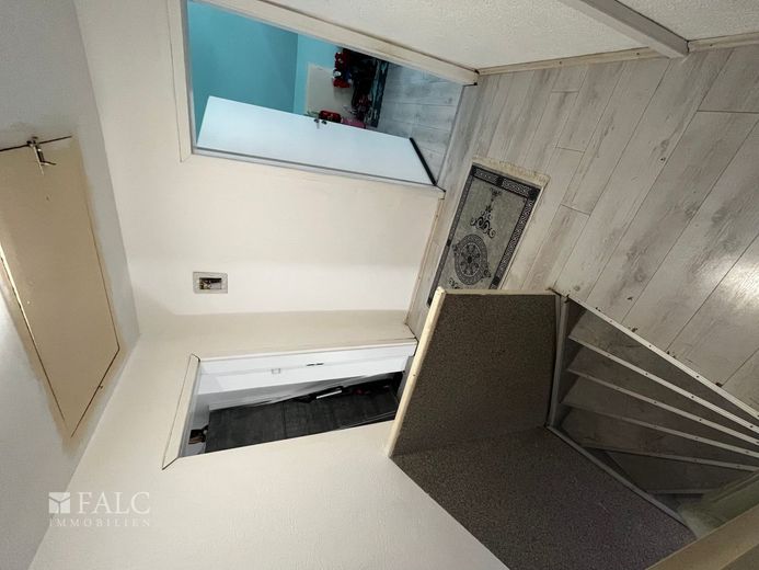 Raum für Kinder, Leben und gemeinsame Zeit - großzügiges Familienhaus mit Charme – Treppenhaus