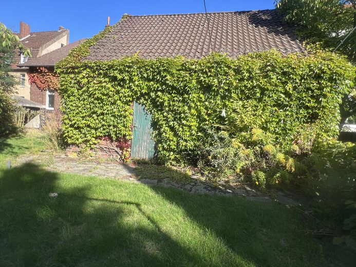 Seelze Zentrum, 2 bina, 4 bağımsız bölüm, birçok olanak – Ansicht Garagen Gartenseite