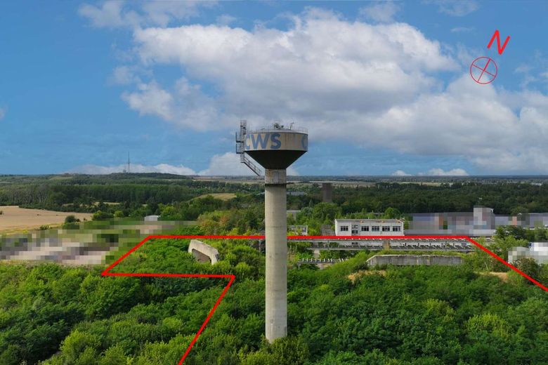 Без комиссии 18.000 м² участок под развитие с башней и 2 бункерами недалеко от Магдебурга – Suedost Luftbild Turm