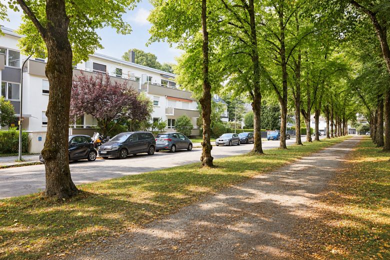 Ruhige 3-Zimmer-Wohnung in Harlaching mit zwei Balkonen und Grünblick – Gepflegte Wohnanlage