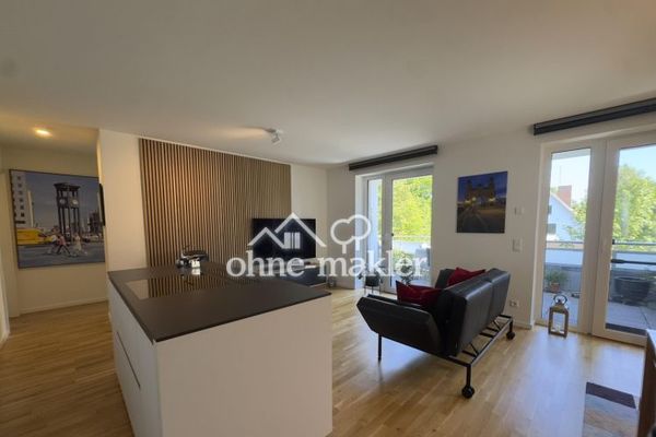 Penthouse im Staffelgeschoss mit großzügigem Wohnbereich, Balkon und hochwertiger Ausstattung