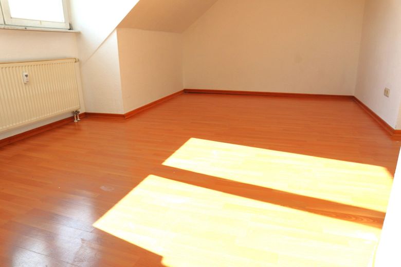 Familienfreundliche 4‑Zi‑Maisonette mit EBK & Balkon – Zimmer OG 1