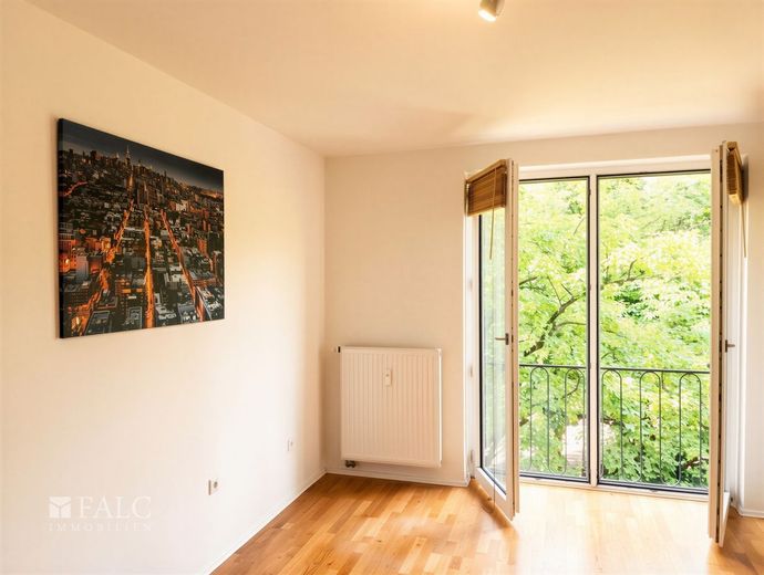 Mitten in der Stadt, direkt im Grünen - gepflegte 2-Zimmer-Wohnung mit besonderem Ausblick – Zimmer