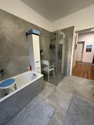 Badewanne & Regendusche 