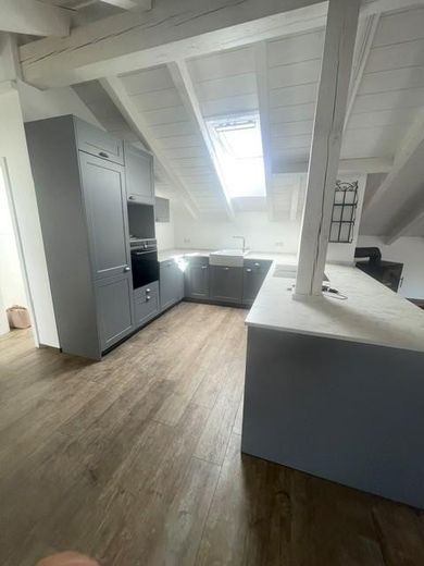 Appartamento mansardato moderno ed esclusivo con vista panoramica – Küche