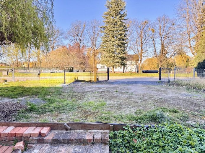 HORN IMMOBILIEN++Einfamilienhaus in Pasewalk mit Einbauküche, Kamin und viel Platz für Ihre Familie! – Stellplatz für 4 Autos