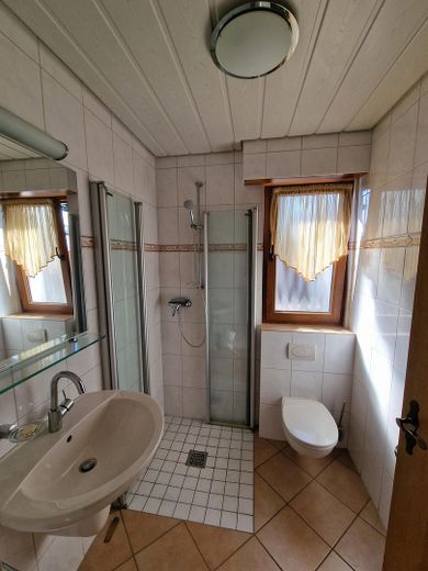Geräumige Doppelhaushälfte mit großem Garten in ruhiger Lage von Düren-Merken – ab dem 01.11.2026 – EG Gäste - WC