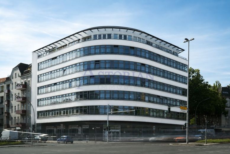Ufficio full-service con vista sopra i tetti di Charlottenburg 
- ottimamente collegato – Gebäude