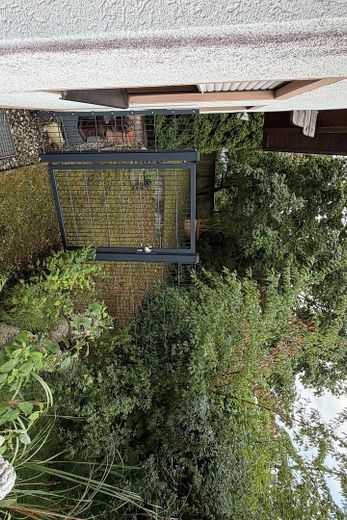 Großzügiges Familienanwesen mit Einliegerwohnung, 225 m² Wohnfläche und besonderem Flair – Seitengarten und Zugang