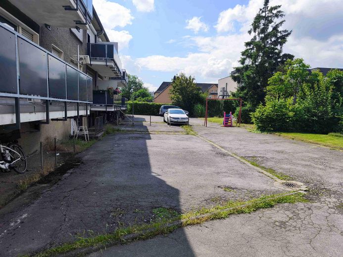 Heidestr. 5  Zemin kat sağ Daire 2: Balkonlu, yeni yenilenmiş 3 odalı daire – Hof