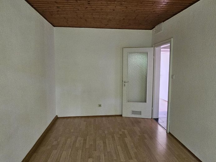Kapitalanlage mit hoher Rendite: Helle sanierte Wohnung mit Balkon – Schlafzimmer