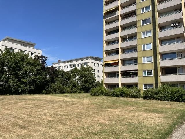 Inwestycja kapitałowa blisko centrum Brunszwiku – 3 pokoje, ok. 90 m², balkon i miejsce garażowe – Grosszüige Rasenflächen