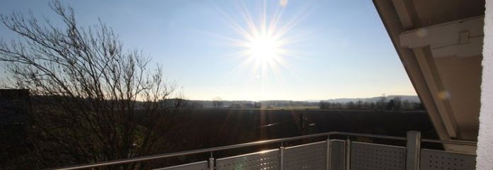 Schöne 3-Zimmer-DG-Wohnung mit Balkon, Gartenbenutzung und Garage