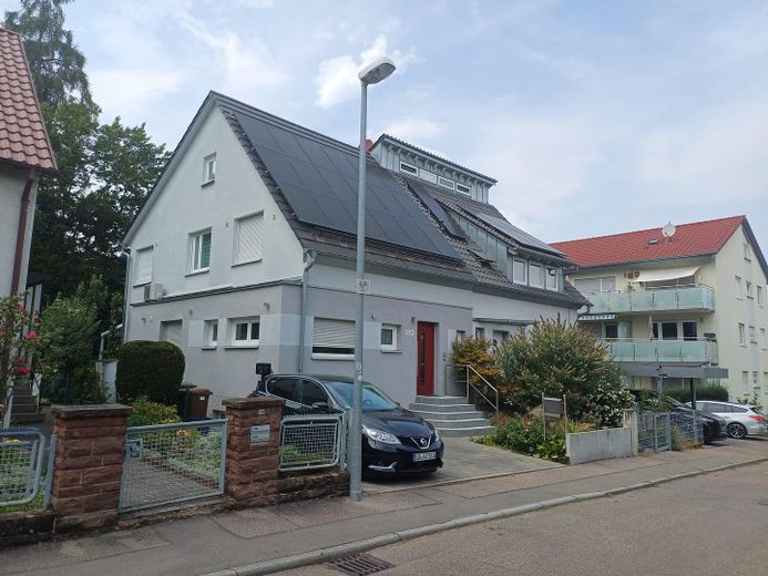 DHH in Gerlingen mit Energieffizienzklasse A+ mit PV-Anlage, Solar, Wärmepumpe und Klima – Foto 5