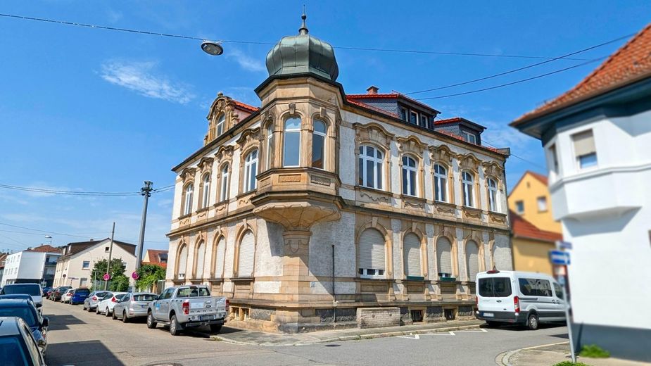 Renovierte Altbauwohnung im denkmalgeschützten Ensemble – Fassade
