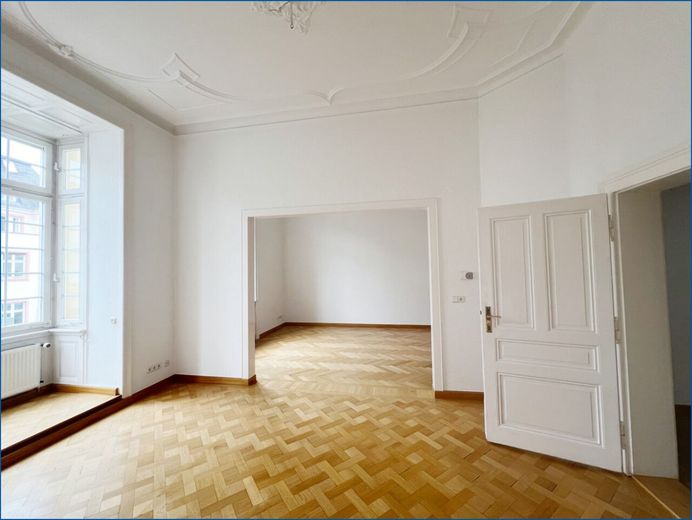 ** Stilvolle Altbauwohnung ** aus Gründerzeit ** mit Charme &amp; Ruhe in Sachsenhausen-Nord – Wohn- &amp; Essbereich