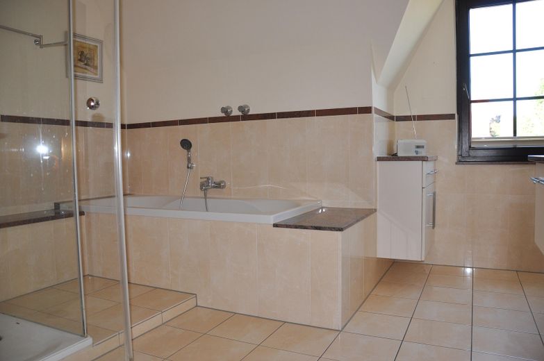 Bad OG Wanne und Dusche