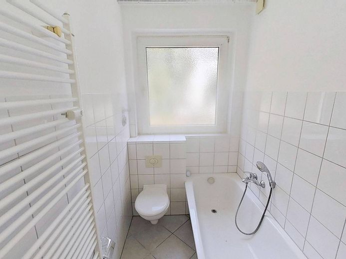 Ampio appartamento di 4 locali con BALCONE e tanto comfort a Paderborn-Sennelager – Ansicht I: Bad I