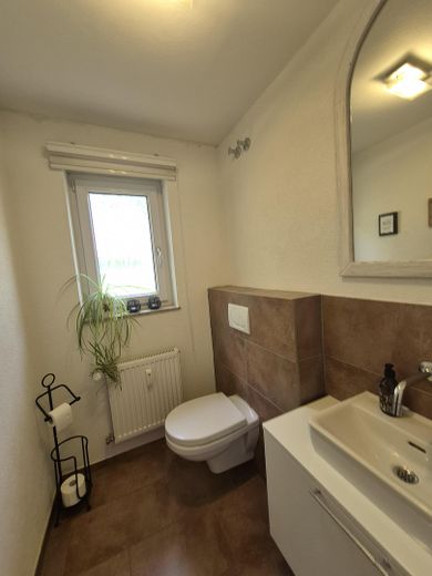 Außergewöhnliches Mehrfamilienhaus mit Aussicht und Ausblick – WC EG