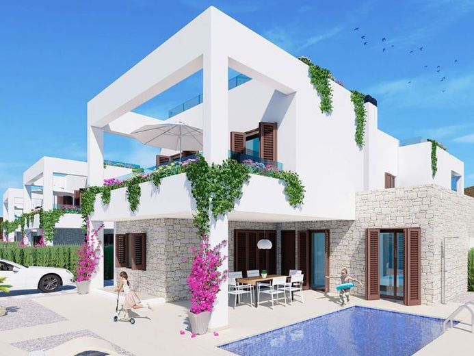 Doppelhaushälften mit 3 Schlafzimmern, 2 Bädern, Keller, Dachterrasse mit Meerblick und optionalem Privatpool nur 400 m vom Strand – Foto 1