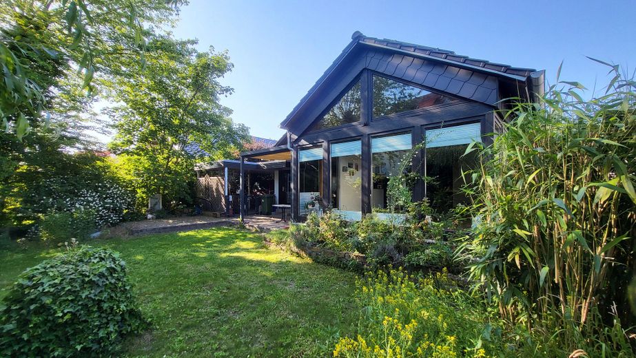 Detached single-family house in Sandhausen with plenty of space and 2 bedrooms on the ground floor – Rückansicht