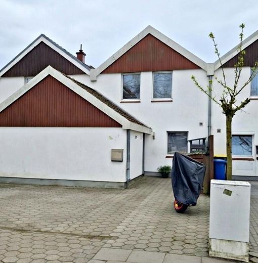 Neu von PRIVAT: Familienfreundliches Mittelreihenhaus mit Garten & Stellplätzen in Ahrensburg – Haus Außenbereich